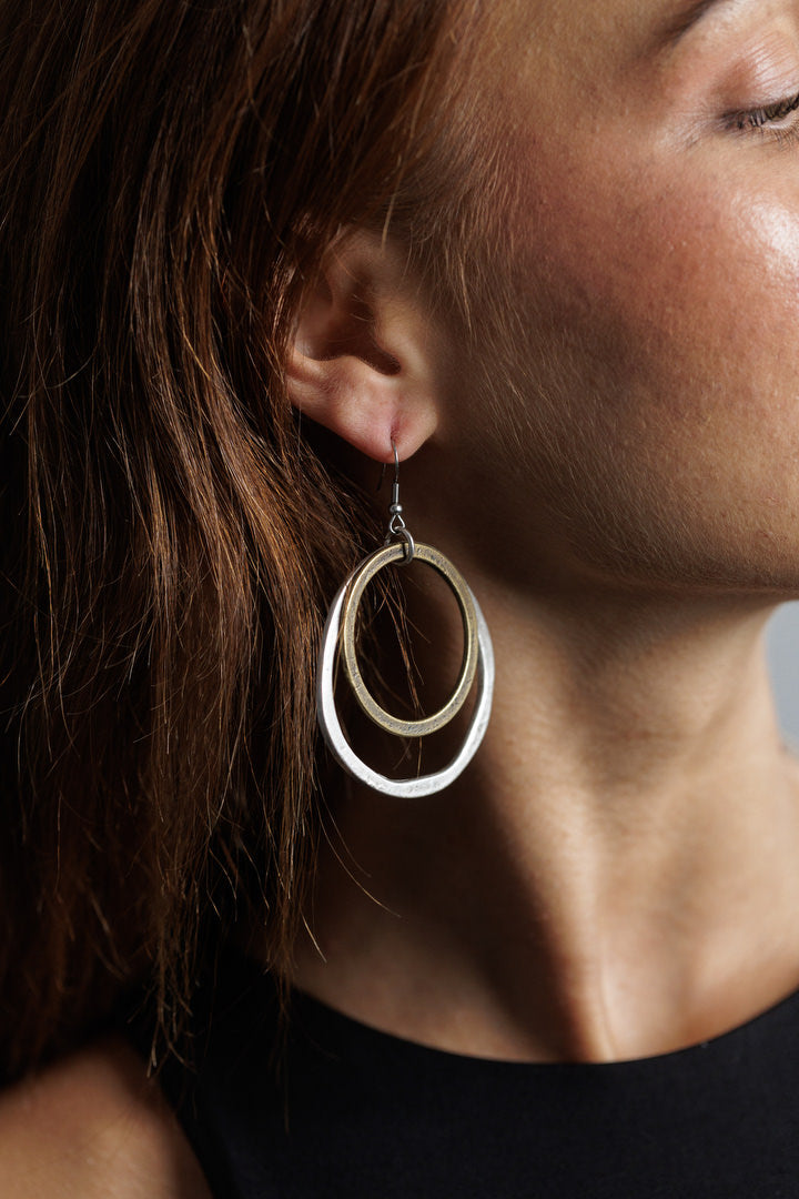 Earrings metal alloy