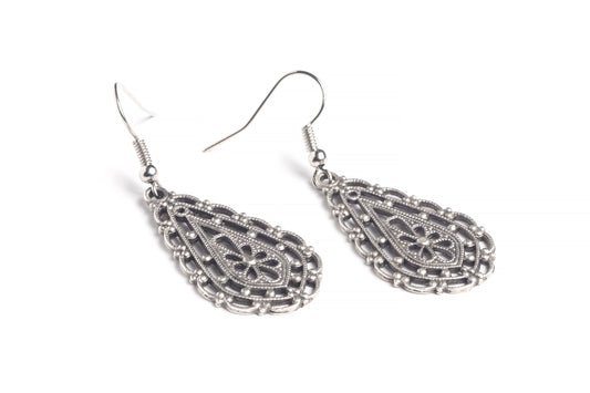 Earrings metal alloy